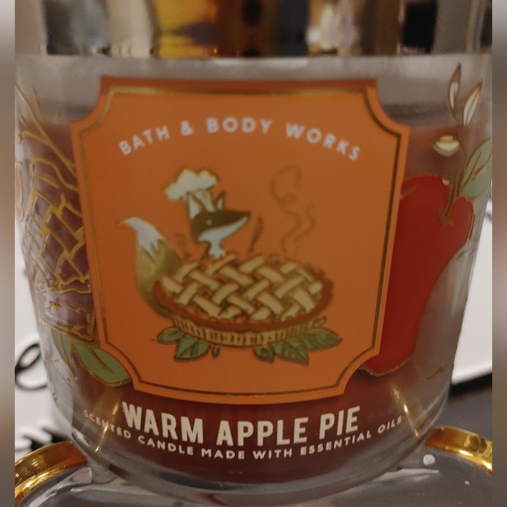 BATH & BODY WORKS 3 WICK CANDLE WARM APPLE PIE 🍎 BRAND NEW
